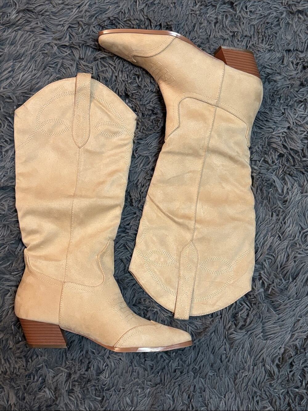Women’s Knee-High Western Suede Boots in Beige